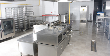 Commercial Flooring This image shows a commercial space with white epoxy floor.