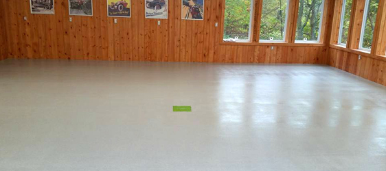Epoxy Garage Floor Installers This image shows a garage floor with flake epoxy painted floor.