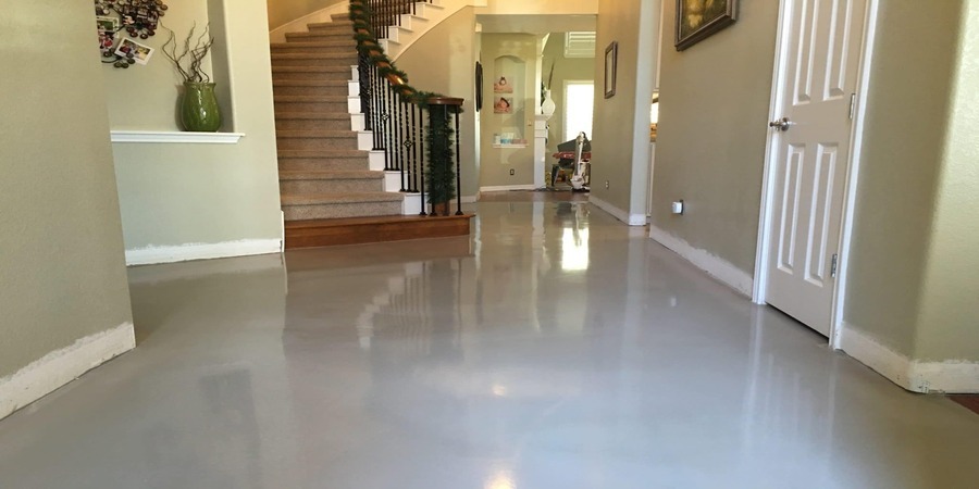 residential-concrete-epoxy This image shows a living room with an epoxy floor.